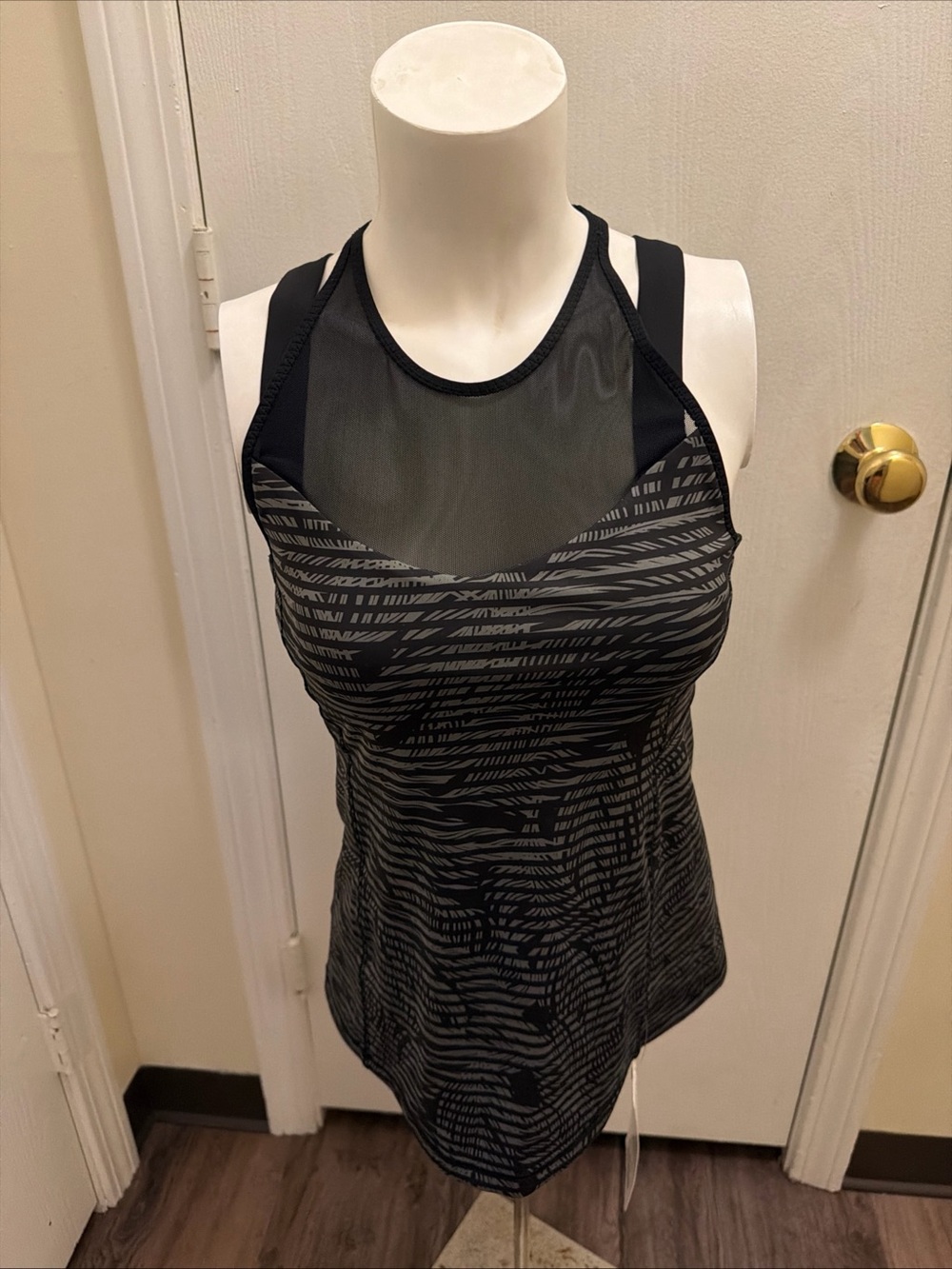 Lululemon Athletica Running in the City Tank Stripe Play Slate Black Size 6 NWT